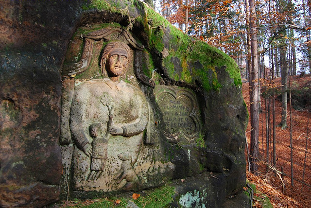 Kopicova galerie – skalní reliéf | Český ráj