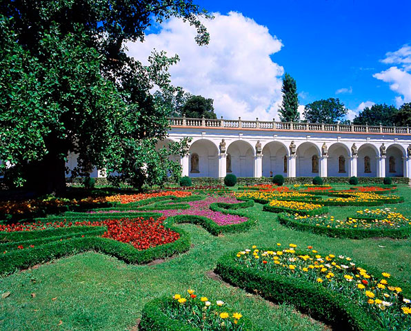 Květná zahrada, Kroměříž - pohled ke galerii (kolonádě)