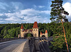 Kamenná hráz vodní nádrže Les Království na řece Labi patří pro svoje ojedinělé architektonické ztvárnění k nejkrásnějším přehradním hrázím v ČR. Národní kulturní památka.

