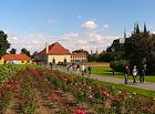 Lumbeho zahrada se nachází v bezprostředním sousedství Lumbeho vily, ve které bydlí prezident ČR. Zahrada je pro veřejnost oficiálně nepřístupná, zahradníci tu pěstují květiny pro Pražský hrad.

