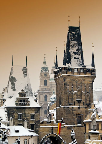 Malostranské mosteckě věže v zimě