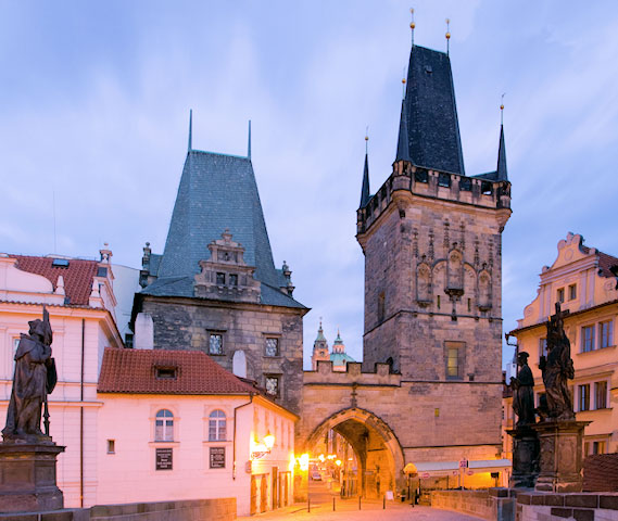 Malostranské mostecké věže – celkový pohled | Praha