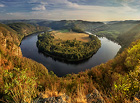 Meandr řeky Vltavy mezi přehradami Kamýk a Orlík, kterému se pro svůj typický tvar přezdívá solenická podkova. Pěkný výhled na meandr se otevírá z obtížněji přístupného skalního ostrohu.

