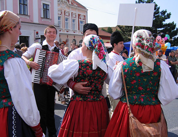 Mezinárodní folklorní festival Strážnice – zábava na náměstí
