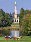 Minaret je nejstarší romantická stavba Lednicko-valtického areálu a vůbec nejvyšší stavba tohoto druhu v neislámských zemích. Pro návštěvníky jsou zpřístupněny tři vyhlídkové ochozy s nádherným výhledem na lednický park, Pálavu a Bílé Karpaty.

