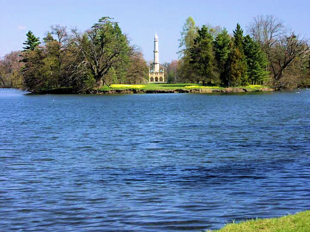 Minaret a Zámecký rybník