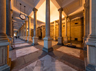 Největší a mezi turisty asi nejoblíbenější kolonáda Karlových Varů. Budova se 124 korintskými sloupy byla vystavěna v letech 1871–1881 ve stylu neorenesance. Ochutnat tu můžete celkem 5 termálních pramenů.


