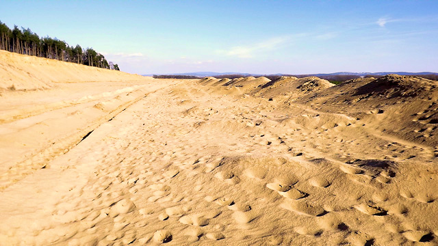 Moravská Sahara, Váté písky u Bzence – pískový lom