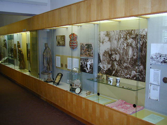 Pohled do expozice dokumentující počátky Karlových Varů