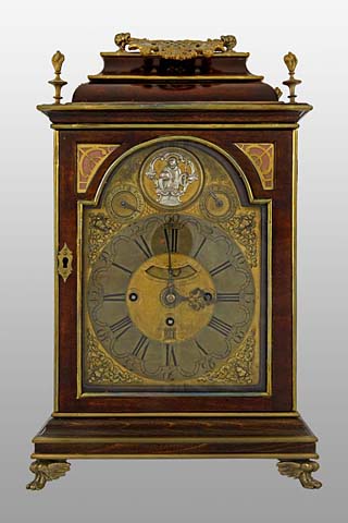 Stolní skříňové hodiny z 2. poloviny 18. století