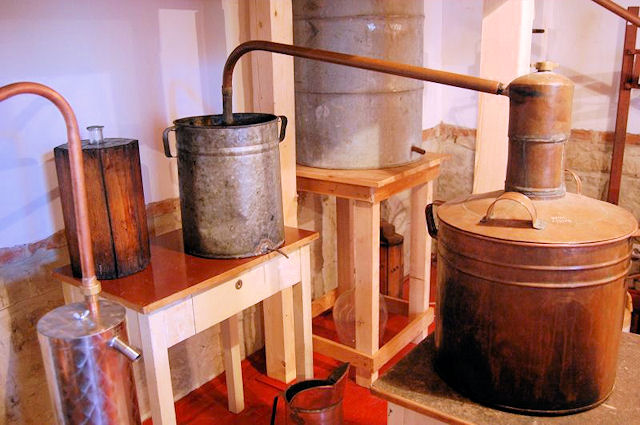 Muzeum lidových pálenic - destilační přístroje