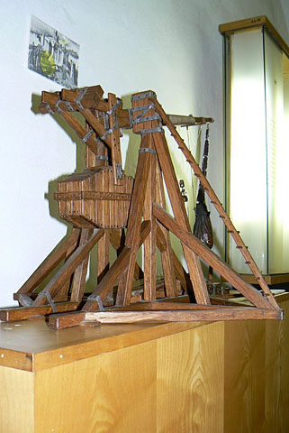 Model středověkého vrhacího stroje
