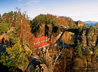 Pravčická brána představuje největší pískovcový skalní most evropského kontinentu a patří k nejnavštěvovanějším místům národního parku České Švýcarsko.

