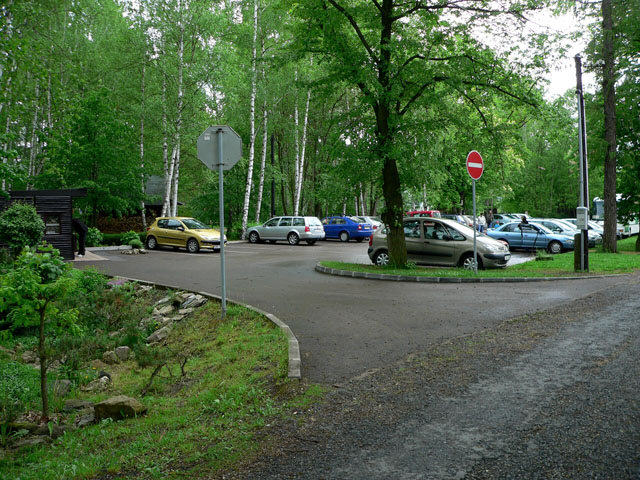 Parkoviště před rezervací