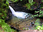 Turistický chodníček k vodopádu na Stříbrném potoce.