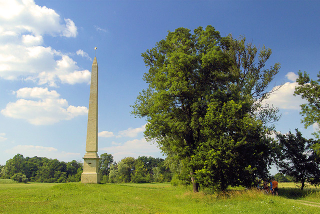 Obelisk - kamenný památník u Lednice na Moravě