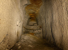 Bývalý podzemní kaolínový důl, který svou rozlohou, geologickou pozicí i estetikou patří mezi důležité památky našeho historického podzemí. Těžbu kaolinu tu v 2. pol. 19. stol. zavedl Josef Hardmuth pro výrobu kameninového zboží. Přírodní památka.

