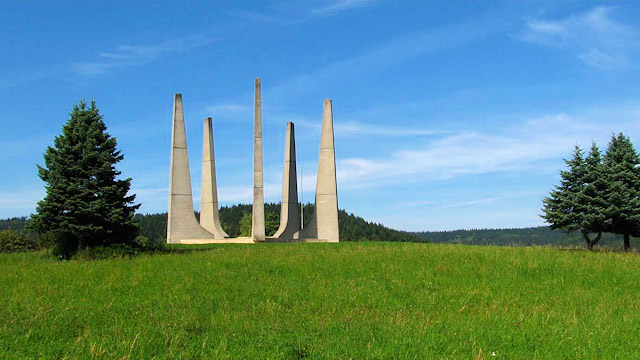 Památník protifašistického odboje Ploština
