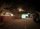 Pekelné doly představují největší pískovcové uměle vytvořené podzemí v ČR. Vzniklo v 18. stol. těžbou písku pro továrnu a brusírnu zrcadel. Dnes tu sídlí motorkářský klub.

