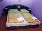 Penzion Bezovka - postel se zabudovaným CD přehrávačem.