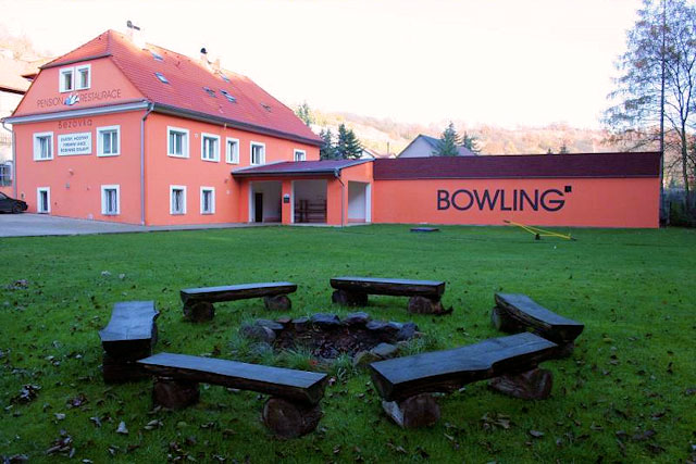 Penzion a bowling Bezovka - pohled ze zahrady, Bílina