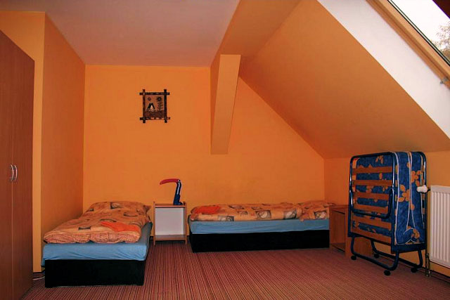 Penzion Bezovka - dvoulůžkový podkrovní pokoj s přistýlkou