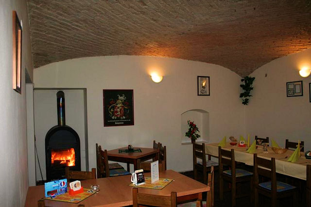 Restaurace penzionu Bezovka - interiér