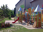 Dětské hřiště v zahradě penzionu U Kulky.