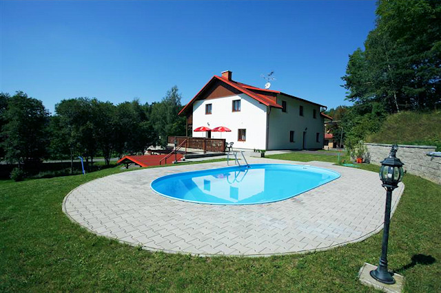 Penzion Loktuše – zahrada s bazénem | Mírová pod Kozákovem