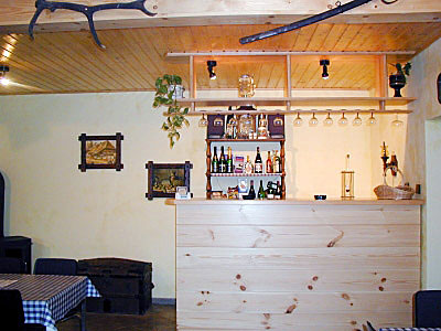 Bar v jídelně penzionu Mirei