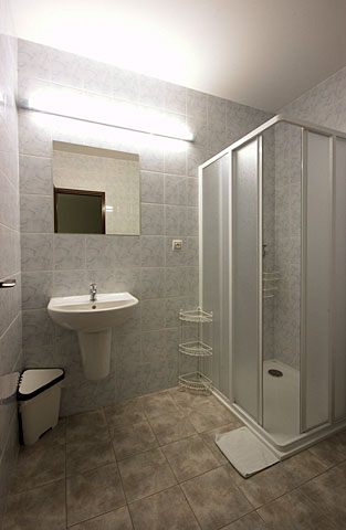 Penzion Mlýn, Velké Bílovice – koupelna v pokoji ve 2. patře