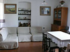 Velký obývací pokoj s kuchyní v apartmánu Za Pecí.