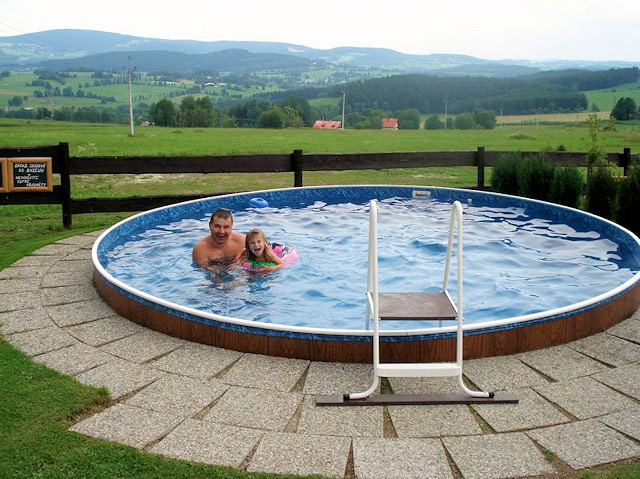 Penzion U Černého kohoutka – venkovní bazén | Šumava
