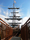 Model pirátské lodi skutečné velikosti v zábavním areálu Ekoland ve Starém Městě. Děti si mohou zatočit kormidlem, zazvonit na lodní zvon, zanechat vzkaz v lodním deníku aj. Kajutu lze pronajmout jako stylové ubytování.

