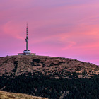 S nadmořskou výškou 1 492 metrů nejvyšší hora Moravy a Slezska a pátá nejvyšší hora ČR. Na vrcholu Pradědu se tyčí 162 m vysoký televizní vysílač, jehož horní plošina je nejvyšším pevným bodem na našem území.

