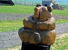 Pradědova galerie U Halouzků - dřevěná socha medvěda.