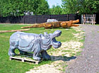 Pradědova galerie U Halouzků - dřevěná socha medvěda.