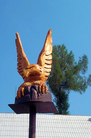 Pradědova galerie U Halouzků - dřevěná socha orla