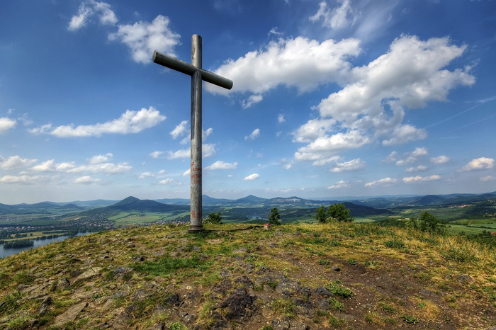 Radobýl – kříž na vrcholu, Žalhostice | České středohoří