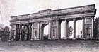 Kolonáda na Reistně byla postavena v letech 1810 až 1817. Projekt stavby navrhl architekt Josef Hardtmuth, stavební ředitel knížete Aloise I., vynálezce klasické tužky a zakladatel dnes dobře známé firmy KOH-I-NOOR L. & C. Hardtmuth.

