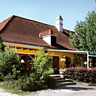 Restaurace Šupina je situována v příjemném prostředí rybníka Svět. V letních měsících je k dispozici venkovní terasa.

