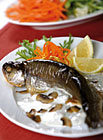 Rybí pokrm v restauraci Šupina.