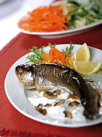 Rybí pokrm v restauraci Šupina