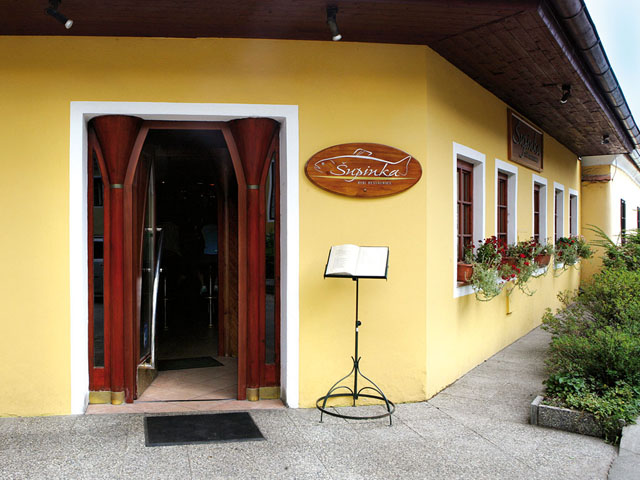 Vchod do restaurace Šupinka
