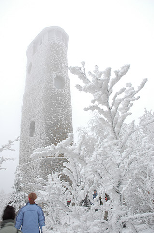 Kamenná rozhledna Brdo v zimě, Chřiby
