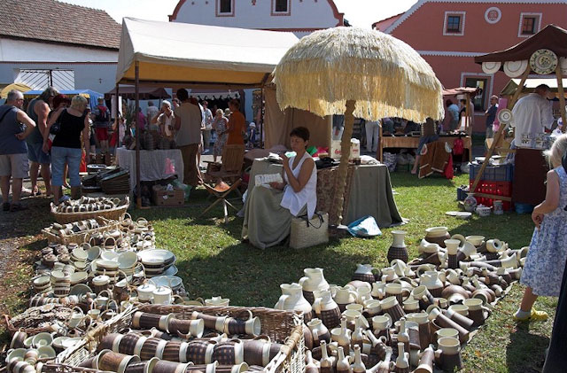 Selské slavnosti Holašovice - prodej keramiky
