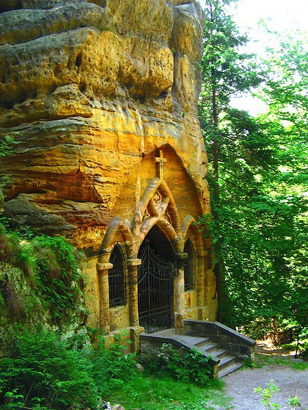 Skalní kaple Modlivý důl | Svojkov