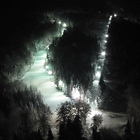 Největší lyžařské středisko v Lužických horách. Perfektní lyžovačka na dvou sjezdovkách (1 200 a 700 m), večerní lyžování, snowpark s četnými překážkami a skoky, 5 km běžeckých tratí.

