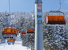 Sedačková lanovka. Skiareál Klínovec je největší lyžařské středisko Krušných hor. Místní specialitkou je snowpark s unikátní U-rampou pro snowboardisty, kterou profesionálové označili za nejlepší v ČR.

