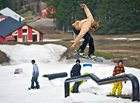 Skiareál Klínovec je největší lyžařské středisko Krušných hor. Místní specialitkou je snowpark s unikátní U-rampou pro snowboardisty, kterou profesionálové označili za nejlepší v ČR. Konal se tu Evropský pohár ve snowboardingu.

